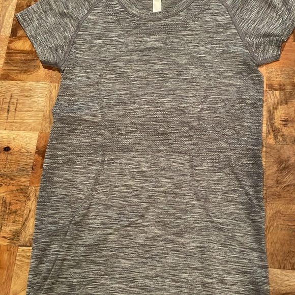 Lululemon short sleeve, hip length shirt. - Picture 2 of 6